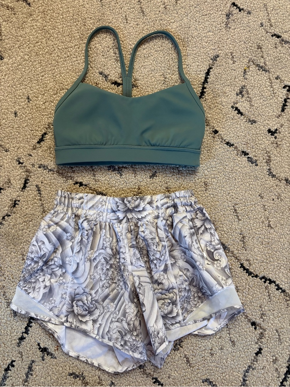 Lululemon set sz 4 EUC